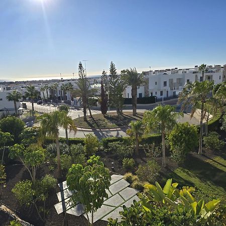 Nice 2 Bedroom Bali Apartment With Sea Views Torrevieja Kültér fotó