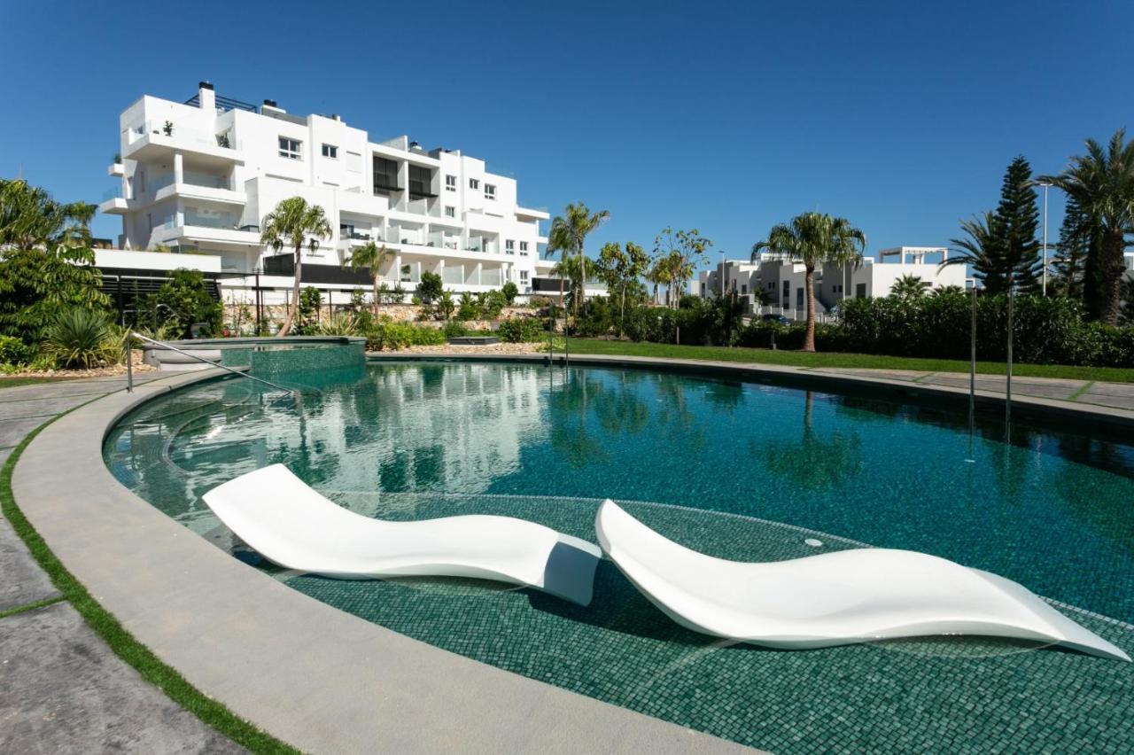Nice 2 Bedroom Bali Apartment With Sea Views Torrevieja Kültér fotó