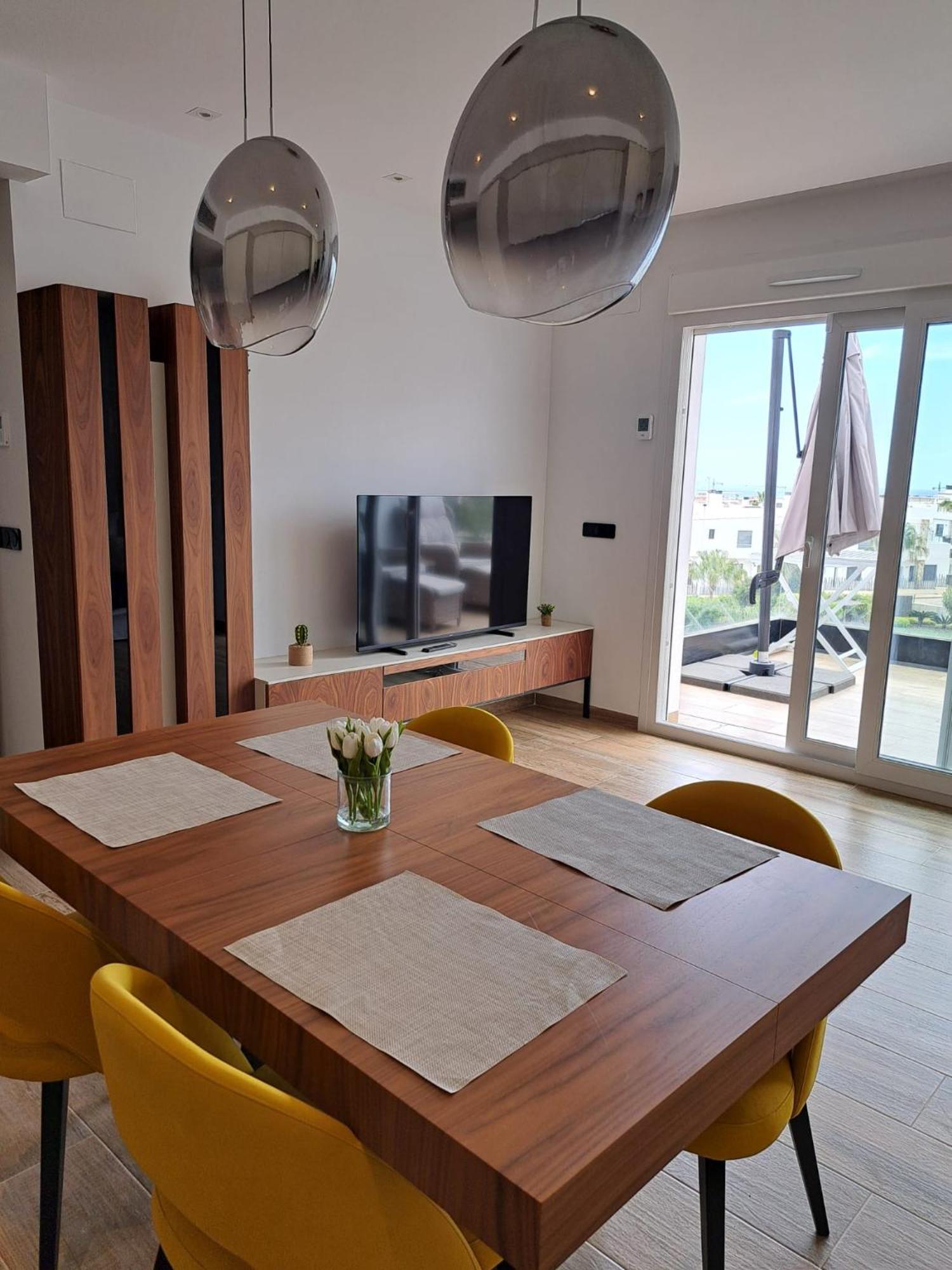 Nice 2 Bedroom Bali Apartment With Sea Views Torrevieja Kültér fotó