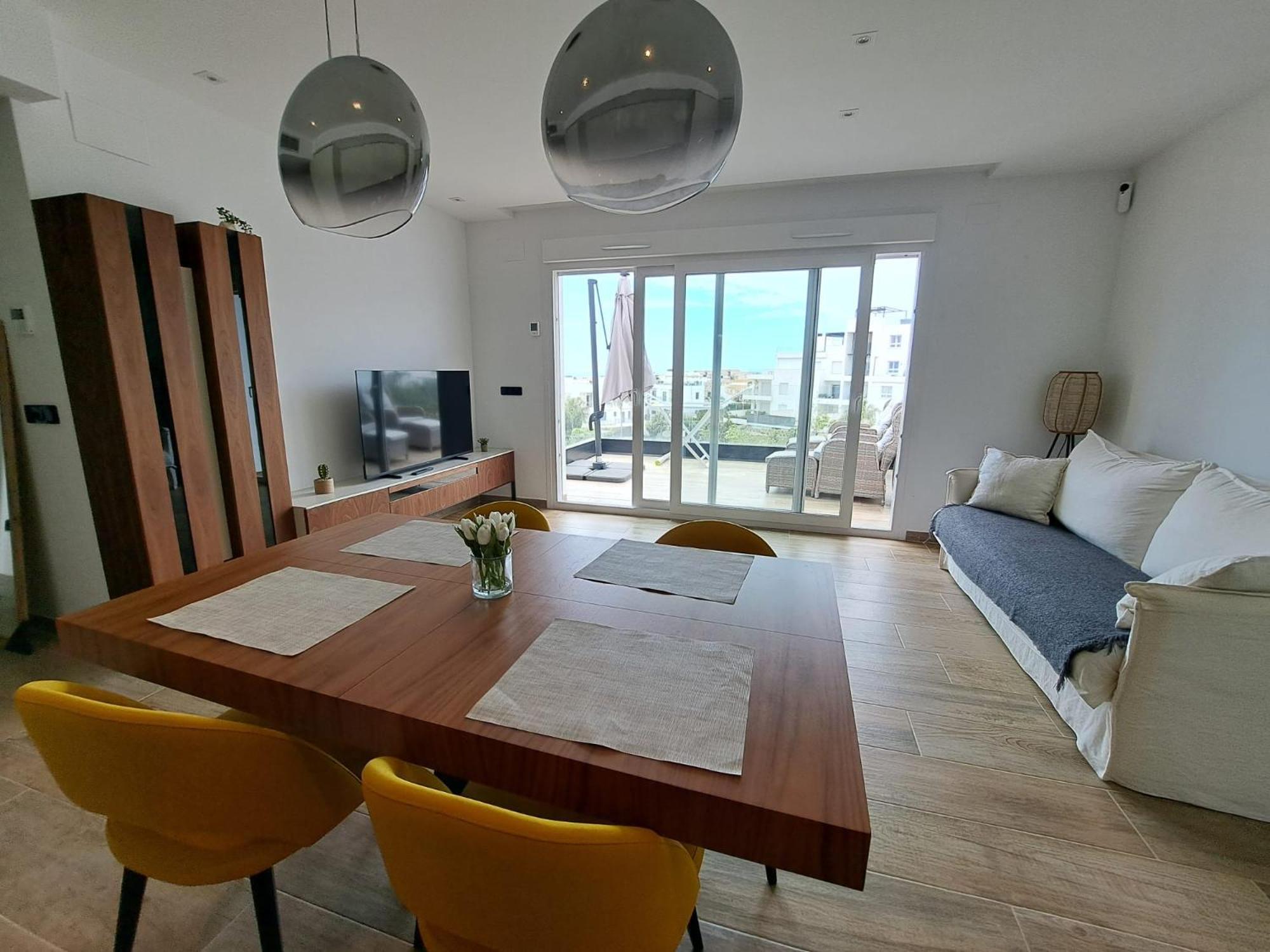 Nice 2 Bedroom Bali Apartment With Sea Views Torrevieja Kültér fotó