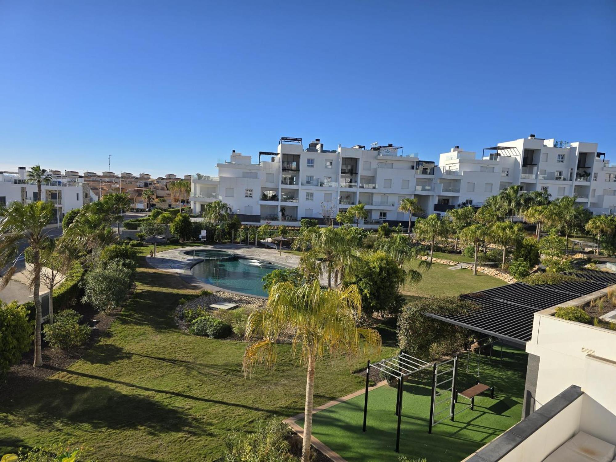 Nice 2 Bedroom Bali Apartment With Sea Views Torrevieja Kültér fotó