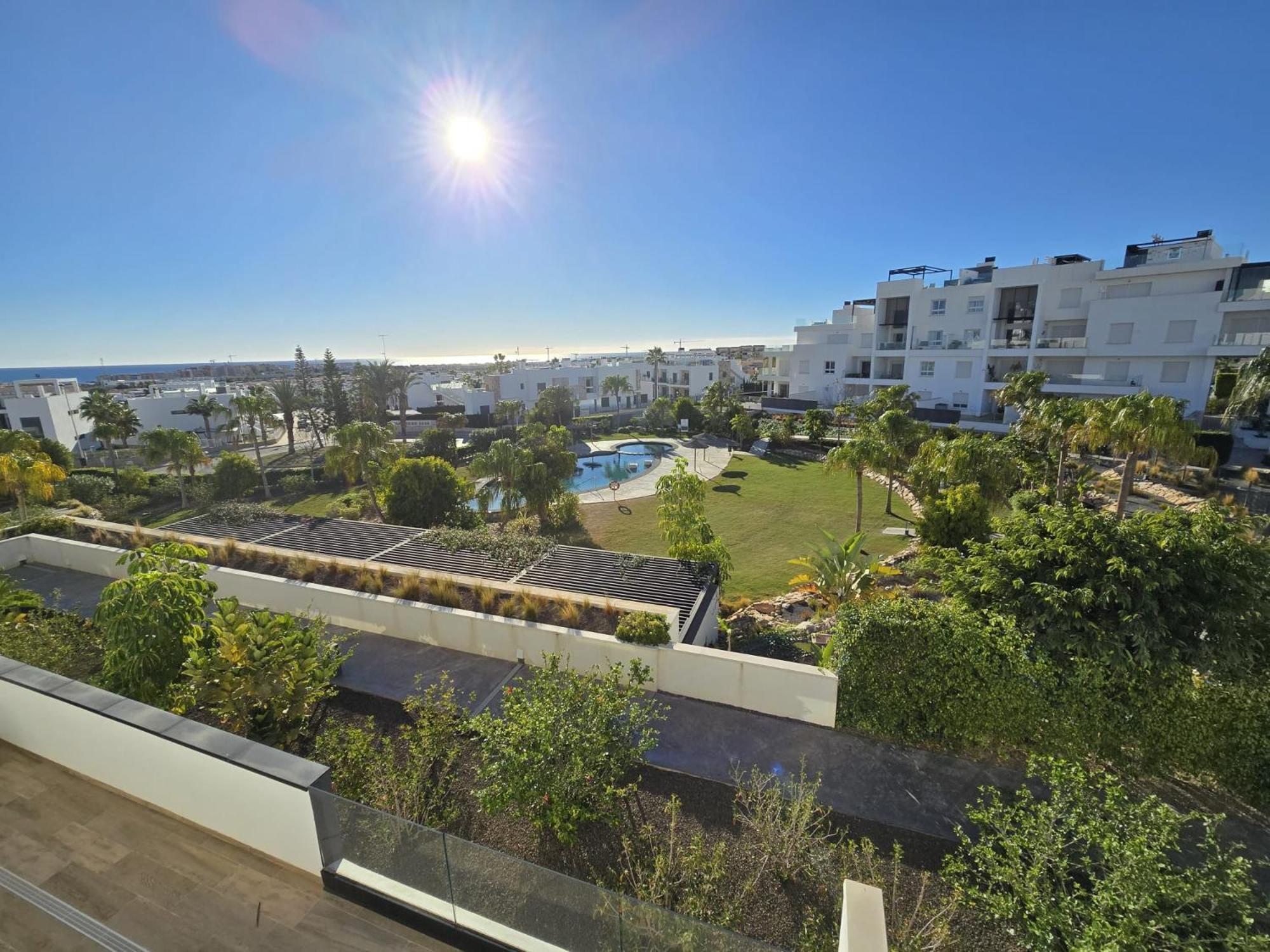 Nice 2 Bedroom Bali Apartment With Sea Views Torrevieja Kültér fotó