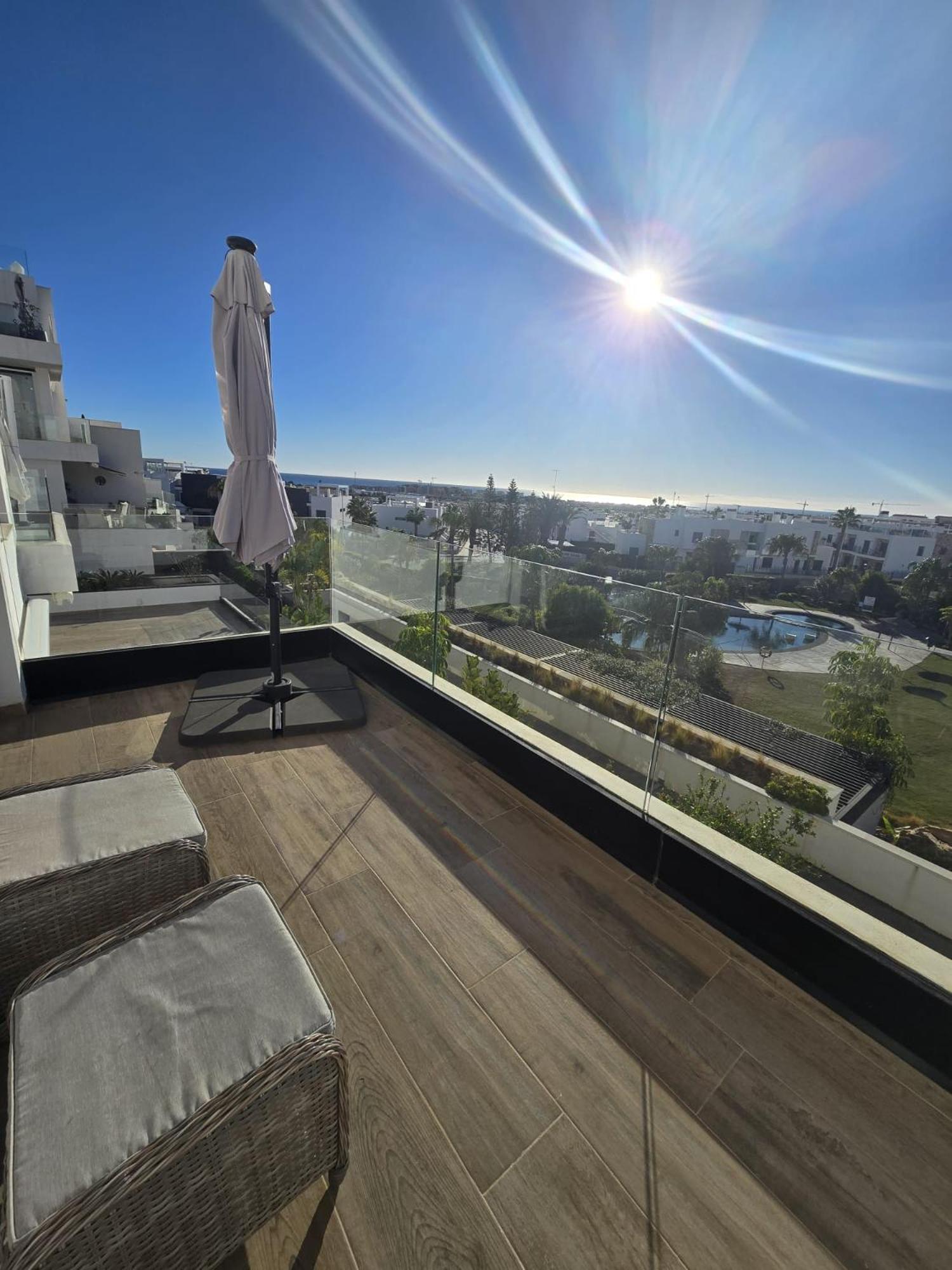 Nice 2 Bedroom Bali Apartment With Sea Views Torrevieja Kültér fotó